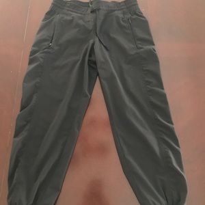 Athleta size 0 Black La viva Capris